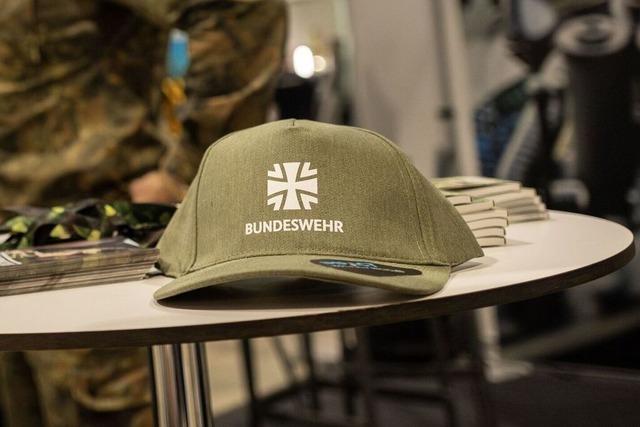 Aktivisten stren Berufsinfomesse in Freiburg wegen Bundeswehr-Stand
