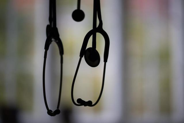 Ein Arzt verliert im Ausland seine Zulassung –  jetzt praktiziert er in Sdbaden