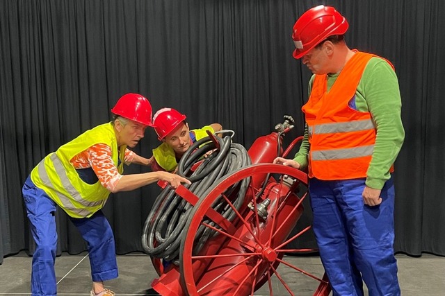 Caroline Buffet und Mareike Brischle u...ick des Kommandanten (Michael Knbel).  | Foto: Holger Wagner