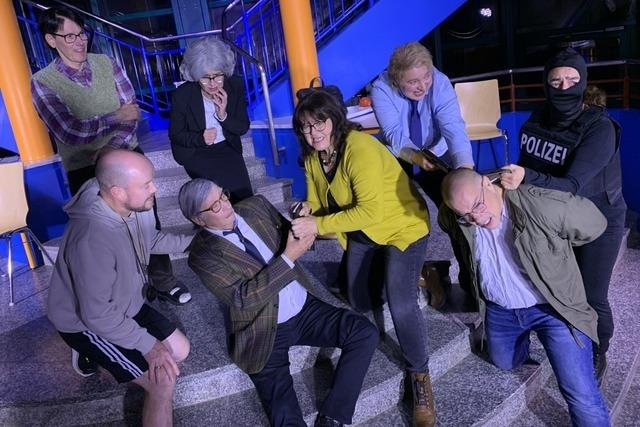 Bei einem Theaterstck in Btzingen zeigen Lehrer unter Druck ihre Schwchen