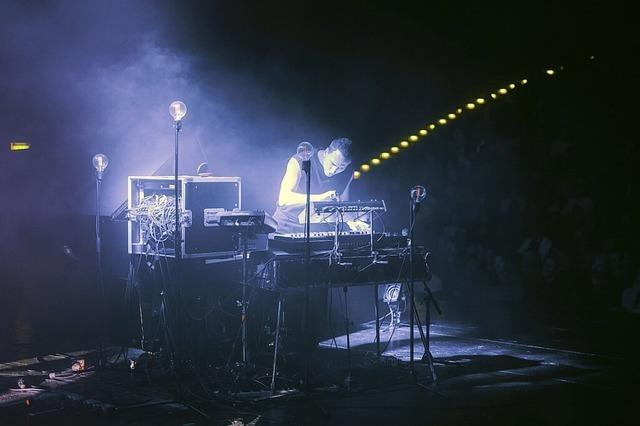 Der renommierte Komponist, Pianist und Produzent Martin Kohlstedt gastiert in der Offenburger Reithalle