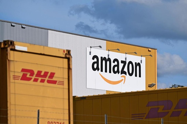 Viel zu tun: Weihnachten und Black Friday bescheren Amazon mehr Bestellungen.  | Foto: Wolf v. Dewitz/dpa