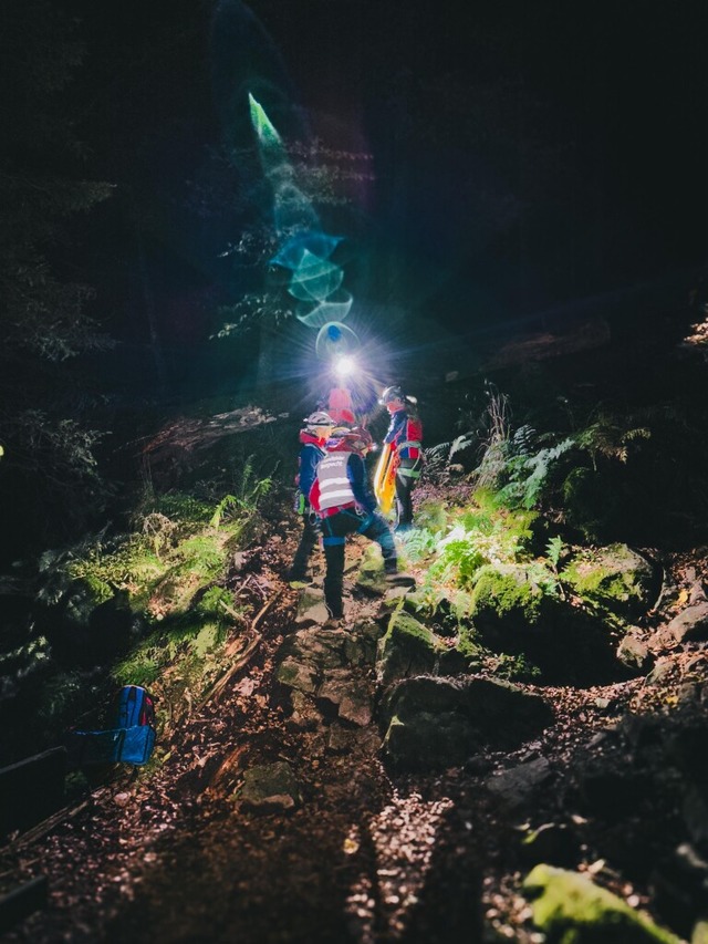 Nchtlicher Bergwacht-Einsatz im Wald (Symbolfoto)  | Foto: Bergwacht Schwarzwald