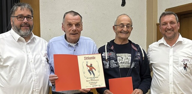 Die Geehrten mit Kanzellar Christoph W...(50 Jahre), Detlef Wernet (25 Jahre).   | Foto: Verein