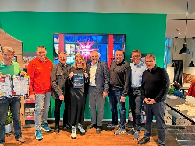 Mehr Weihnachten versprechen die Prota...220; bei der Vorstellung des Angebots.  | Foto: Gerhard Walser