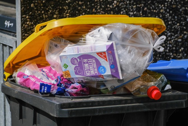 Was kommt in die gelbe Tonne? (oder den gelben Sack)  | Foto: IMAGO/Michael Gstettenbauer