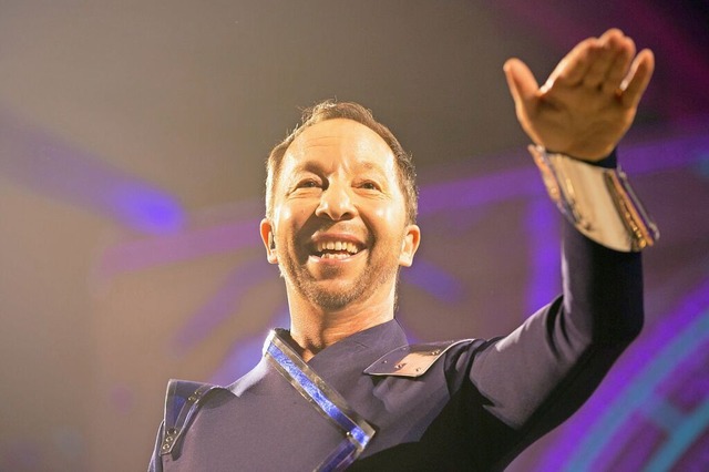 DJ Bobo, entrckt und doch  nah beim Publikum in Rust.  | Foto: Carlotta Huber