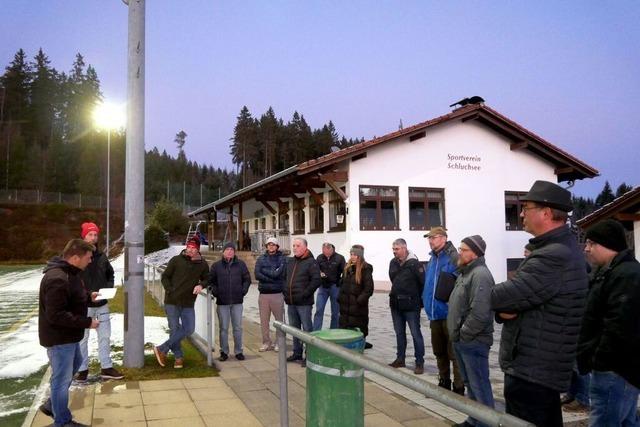 Neues Fluchtlicht spart dem SV Schluchsee viel Geld, doch die Tartanbahn muss dringend repariert werden