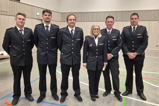 Die Betreuer der Jugendfeuerwehr, Fabi...nd seinem Stellvertreter Dominik Heitz  | Foto: Stephanie Senn