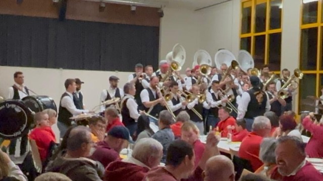 Die Gugge-Musik spielte auf  | Foto: ZVG / Britsche