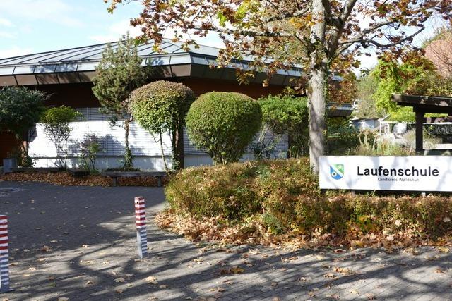 Frderverein Hebelkraft wartet auf Sparkassengeld fr Spielplatzsanierung in Laufenburg