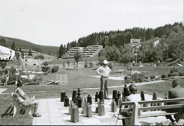 Der Neustdter Kurgarten in den 1970-e...mit der Adolf-Kolpingstrae verbindet.  | Foto: Roland Weis