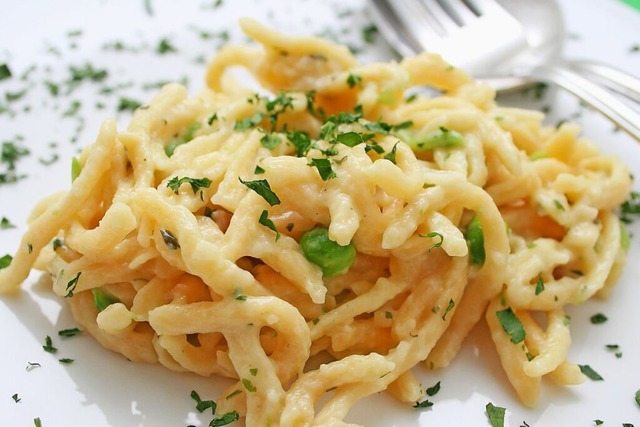 Sptzle, hier in ihrem klassischen Gew...heinandergewirbelt und neu arrangiert.  | Foto: Yvonne Bogdanski  (stock.adobe.com)