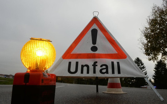 Auf der B31 zur Einmndung B317 hat si...ndesstrae 31 musste  gesperrt werden.  | Foto: Patrick Seeger (dpa)