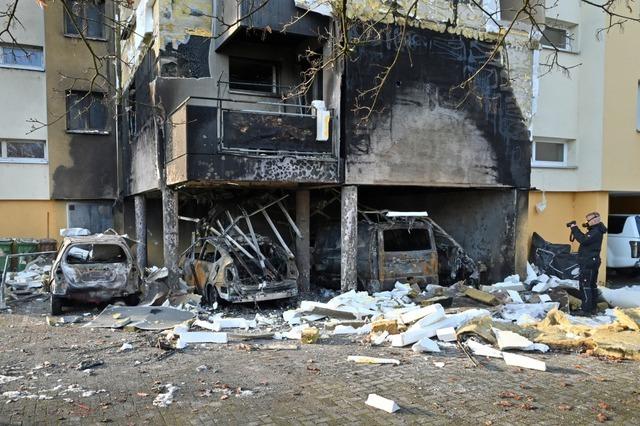 Mehrfamilienhaus in Freiburg St. Georgen brennt - verletzt mehrere Menschen