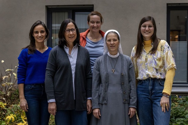 Das Team aus dem Karl Josef Hospiz, da...er Miriana Fuchs, Ehrenamtliche Amelie  | Foto: Maximo-Hans Musielik