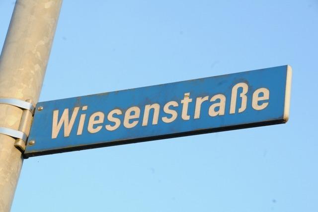 Jugendliche Motocrossfahrerin liefert sich Verfolgungsjagd mit der Polizei in Steinen