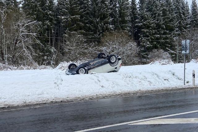 Auto berschlgt sich bei Titisee-Neustadt - B31 war gesperrt