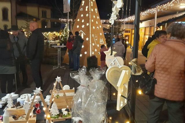 Adventsmarkt in Zell mit kunsthandwerklichen Angeboten und kulinarischen Spezialitten