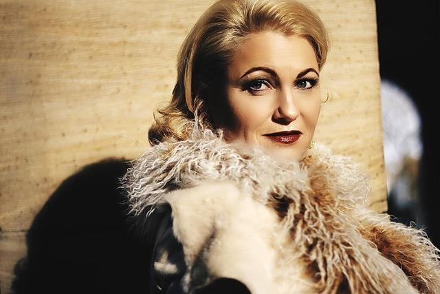 Nicole Metzger und ihr Jazz-Duo prsentieren ihr Hildegard Knef-Programm im Lahrer Stiftsschaffneikeller