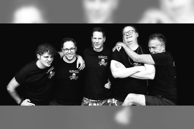 Mit Hardrock, Heavy Metal und Punk sorgt die Coverband Rabazz im Wagenrad in Sexau fr Stimmung