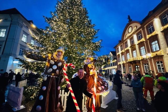 Lichterglanz und Rollschuh-Spa: Offenburg erffnet feierlich die Weihnachtssaison