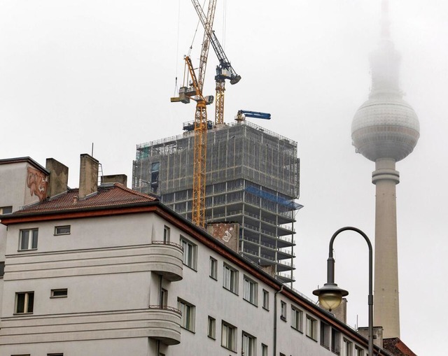 Stößt nicht bei allen auf Zustimmung: ...Mitte, rechts daneben der Fernsehturm. | Foto: IMAGO/Volker Hohlfeld Stößt nicht bei allen auf Zustimmung: ...Mitte, rechts daneben der Fernsehturm. | Foto: IMAGO/Volker Hohlfeld
