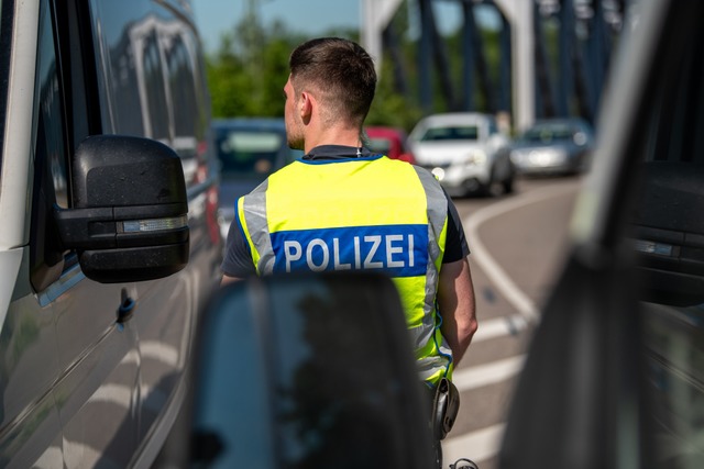 Das Fahrzeug mit belgischer Zulassung ... Rhein von der Bundespolizei gestoppt.  | Foto: Jonas Gnther
