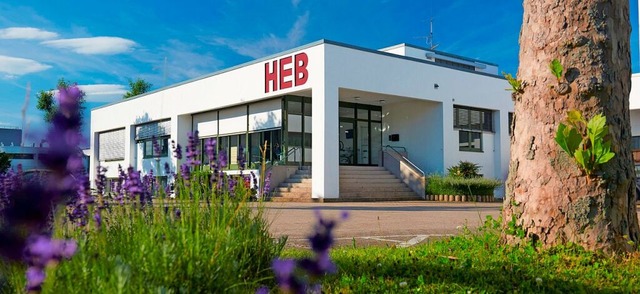 Das Firmengebude in Freiburg-Hochdorf in der Bebelstrae 21  | Foto: HEB
