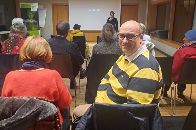 Bernd Lange informierte im Anschluss a...rauchsfllen und das Thema Prvention.  | Foto: Barbara Puppe
