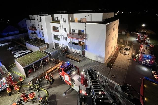 Brand in Mehrfamilienhaus in Endingen: Obdach fr alle Bewohner gefunden