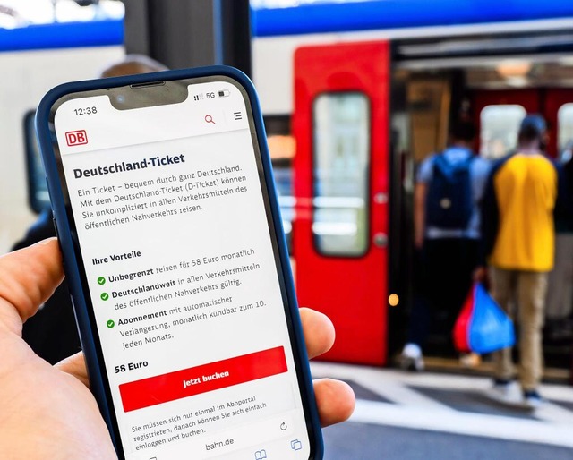 Gut fr Pendler: Die Lnder haben der ...ung des Deutschlandtickets zugestimmt.  | Foto: Julian Stratenschulte/dpa