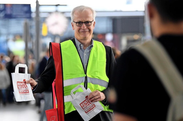 Kmpft fr die Stabilisierung des Rent...tall-Sozialvorstand Hans-Jrgen Urban.  | Foto: Britta Pedersen/dpa