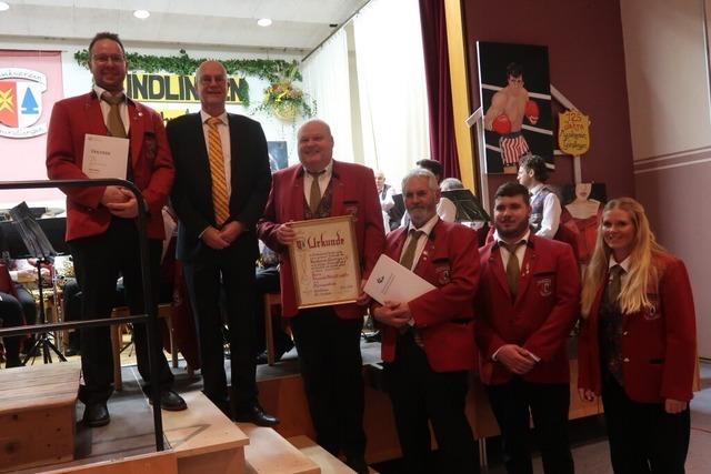 Zum Abschied hat Gndlingens Dirigent Michiel Oldenkamp eine Polka komponiert