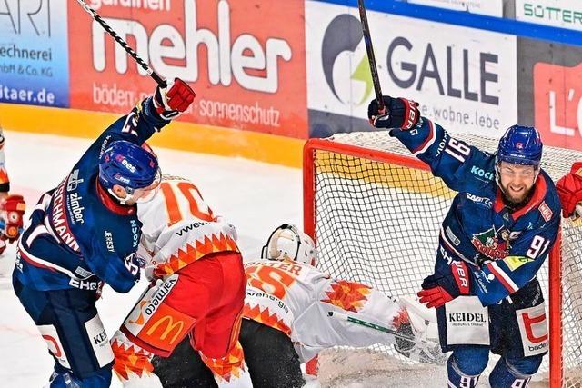Erster Sieg nach sieben Niederlagen – EHC Freiburg dreht Partie gegen Kaufbeuren