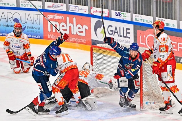 Da kommt Freude auf: Mit 5:2 bezwangen...den Tabellennachbarn  aus Kaufbeuren.   | Foto: Stephan Eckenfels