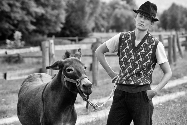 Ausgangspunkt der Performance sind Fra...n Schwur ablegen, als Mnner zu leben.  | Foto: Nada Zgank