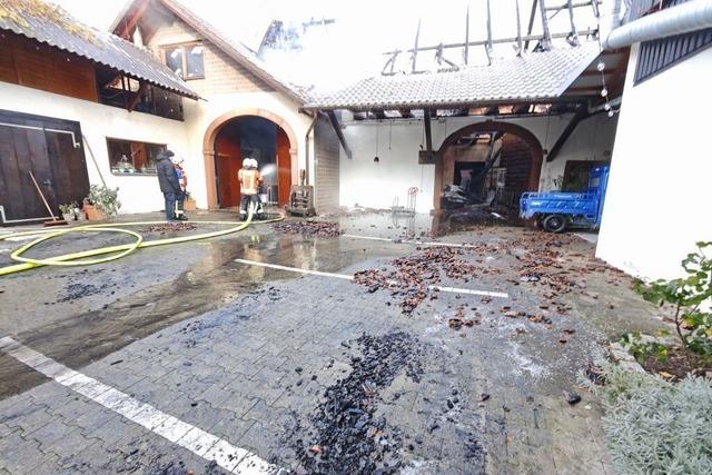 Feuer im Weingut Hess in Gottenheim verursacht hohen Schaden –  Spirituosen verstrken den Brand