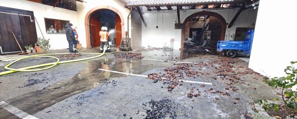 Feuer im Weingut Hess in Gottenheim verursacht hohen Schaden –  Spirituosen verstrken den Brand