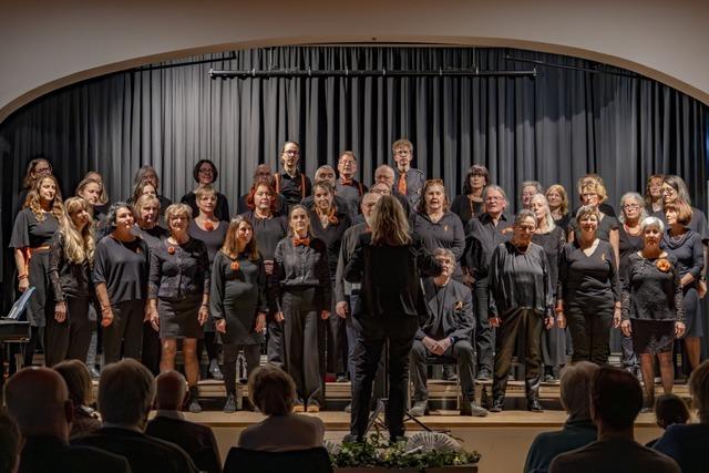 Lrracher Chor Soulfood singt beim Jubilumskonzert in vier Sprachen