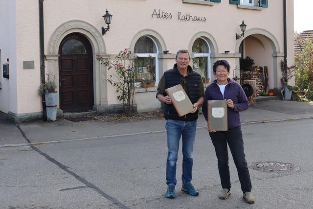 Ehepaar entdeckt historische Kassenbcher bei der Rathaus-Renovierung in Zell-Gresgen