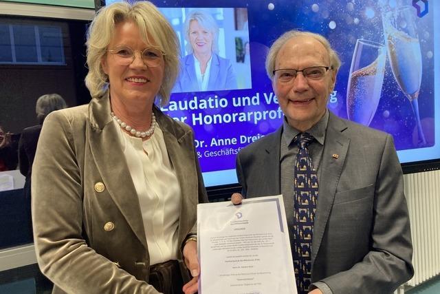 Bad Sckingens Ex-Brgermeister Gnther Nufer wird Ehrenprofessor