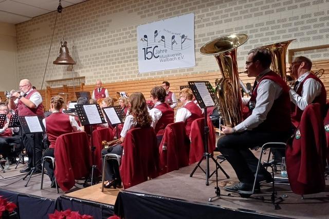 Fetzige Stcke, originelle Kostme und Ehrungen: Musikverein Wallbach feiert 150 Jahre