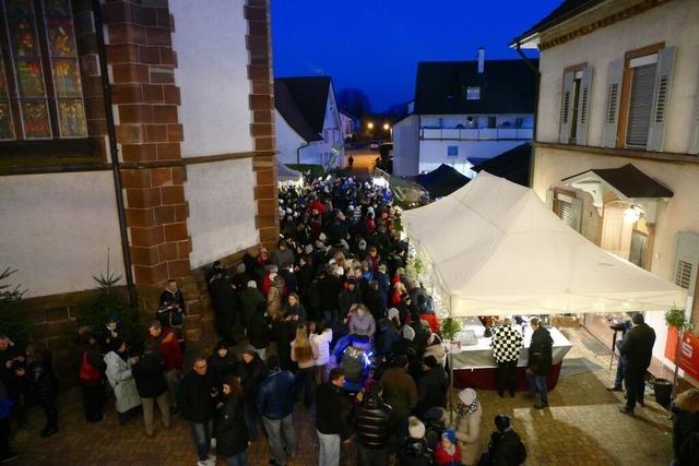 Zauberhaftes Flair und klirrende Klte: So war's beim Adventszauber in Wyhlen