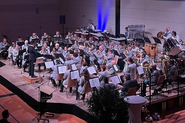 Stadtmusik Bonndorf beendet schwieriges Jahr beim Jahreskonzert mit musikalischer Strke