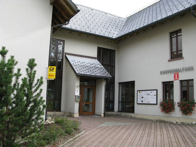 Post und Tourist-Info im Bernauer Rathaus wurden von Einbrechern heimgesucht.  | Foto: Ulrike Spiegelhalter