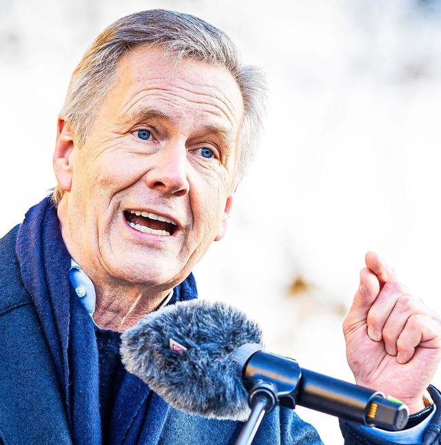 Wünscht sich einen anderen Umgang mit ...Bundespräsident Christian Wulff (CDU). | Foto: Moritz Frankenberg/dpa Wünscht sich einen anderen Umgang mit ...Bundespräsident Christian Wulff (CDU). | Foto: Moritz Frankenberg/dpa
