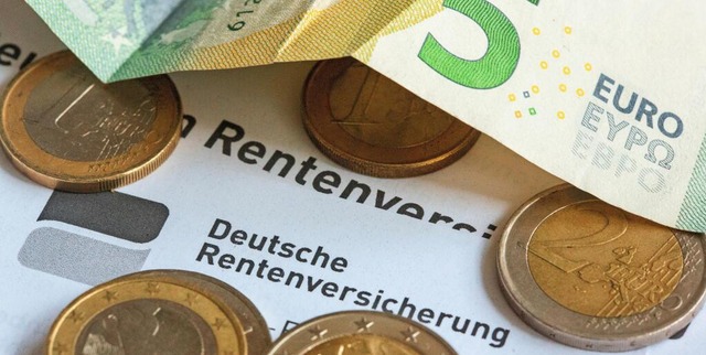 Die Bndnisgrnen fordern, die Finanzi...Rente auf mehr Schultern zu verteilen.  | Foto: Fernando Gutierrez-Juarez/dpa