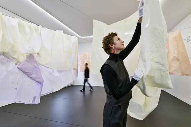 Sanfte Sprengung klassischer Bildformate: Arbeiten von Olga Jakob und Artur Stoll in Freiburg