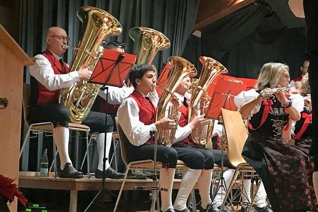 Bei der Bohemian Rhapsody gibt die Trachtenkapelle Ibach-Wittenschwand alles